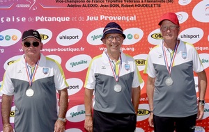 Vice-champions de France Vétérans à Flamanville : Adelino ALEIXIO, Robert HOUDELETTE et Jeannot BOIN
